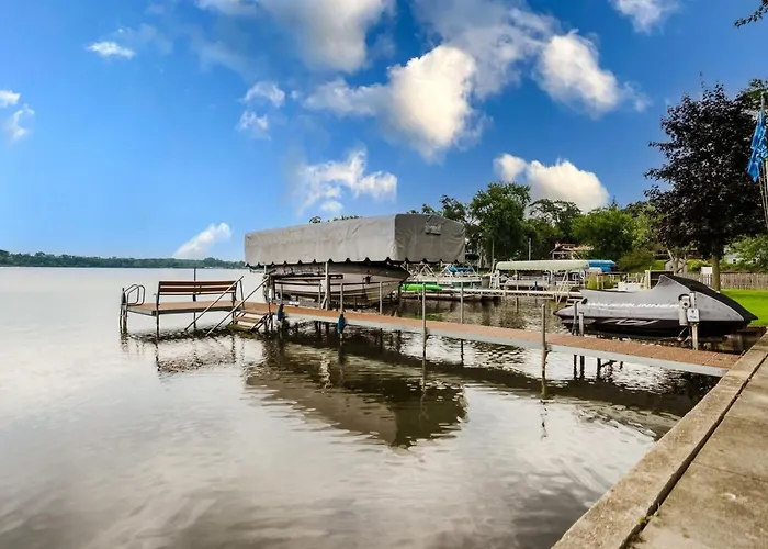 Long Extended Furnished Waterfront Ferienhaus