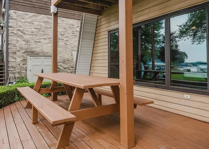 Long Extended Furnished Waterfront Ferienhaus *