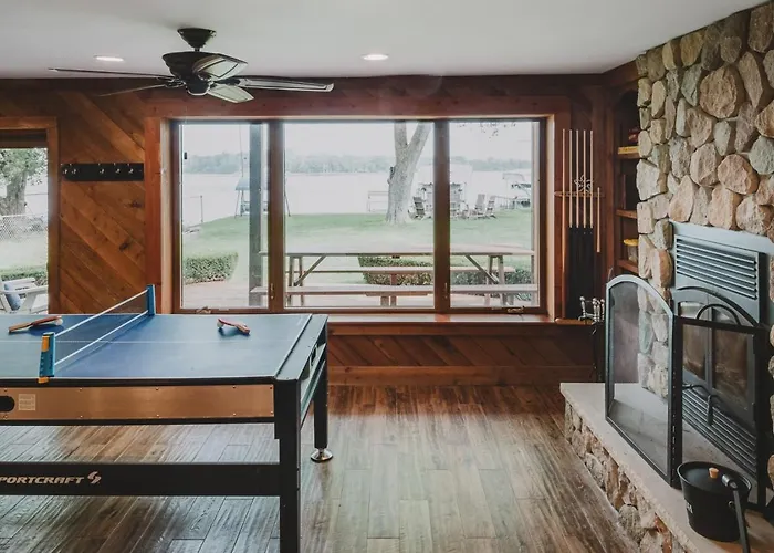 Long Extended Furnished Waterfront Ferienhaus